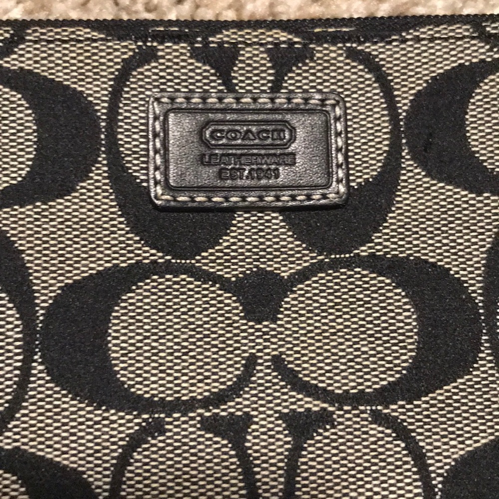 Coach wristlet - Picture 2 of 4